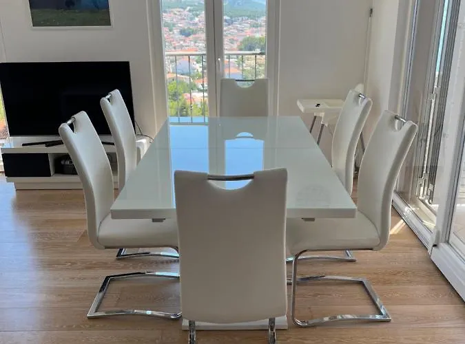 Sunny Z Oblednym Widokiem Na Morze