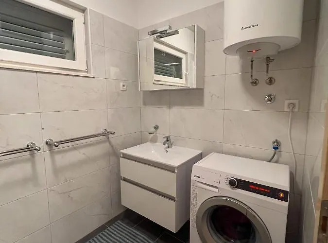 아파트 Sunny Z Oblednym Widokiem Na Morze 바스카보다