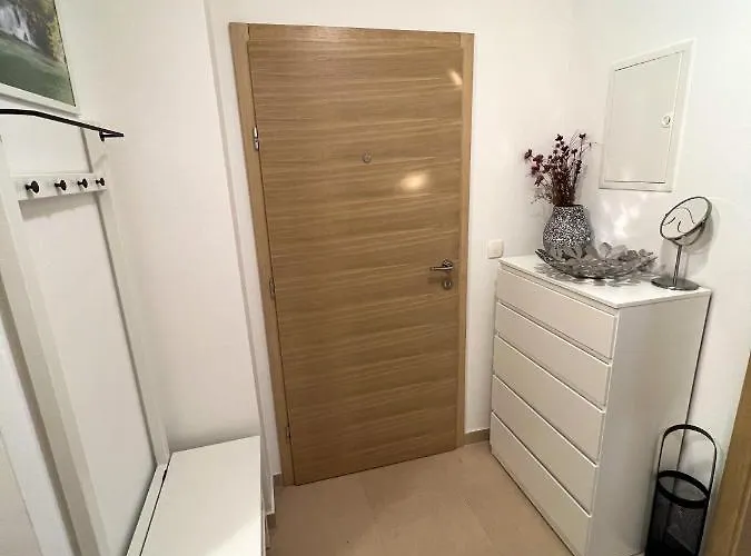 아파트 Sunny Z Oblednym Widokiem Na Morze 바스카보다