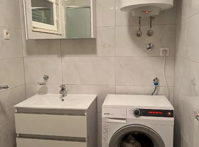 아파트 Sunny Z Oblednym Widokiem Na Morze 바스카보다