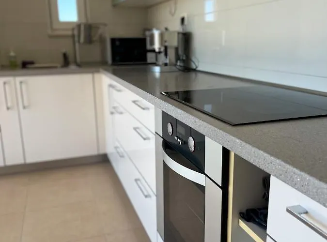 아파트 Sunny Z Oblednym Widokiem Na Morze 바스카보다